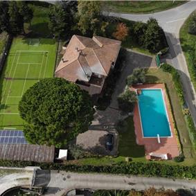 3 bedroom villa with pool and tennis court near Florence, sleeps 6